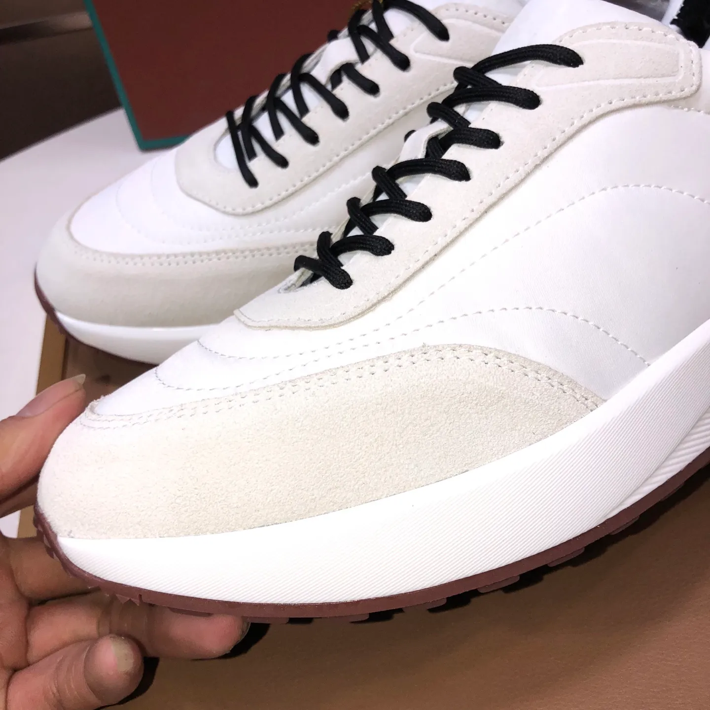 Men's shoes 💰600💰[𝐥𝐨𝐫𝐨 𝐏𝐢𝐚𝐧𝐚] lp classic loafers, an Italian treasure brand, the only brand that can match Hermès! Only after wearing it do we realize that we cannot let down our feet. The upper is imported cashmere, the lining of water-dyed cowhide ➕ the cowhide feet, the official original glass rubber outsole, and the pendant. Exclusive original packaging (tag ➕ brand paper ➕ outer box ➕ hand bag) code number: 38-45